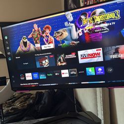 4k Gaming PC Samsung Monitor With LED Lights