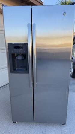 REFRIGERATOR GE 33 WIDE 