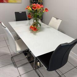 Table y Chair ( 35x 63)