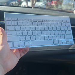 Apple Keyboard 