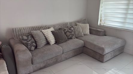Large Gray Sectional Sofa with Chaise