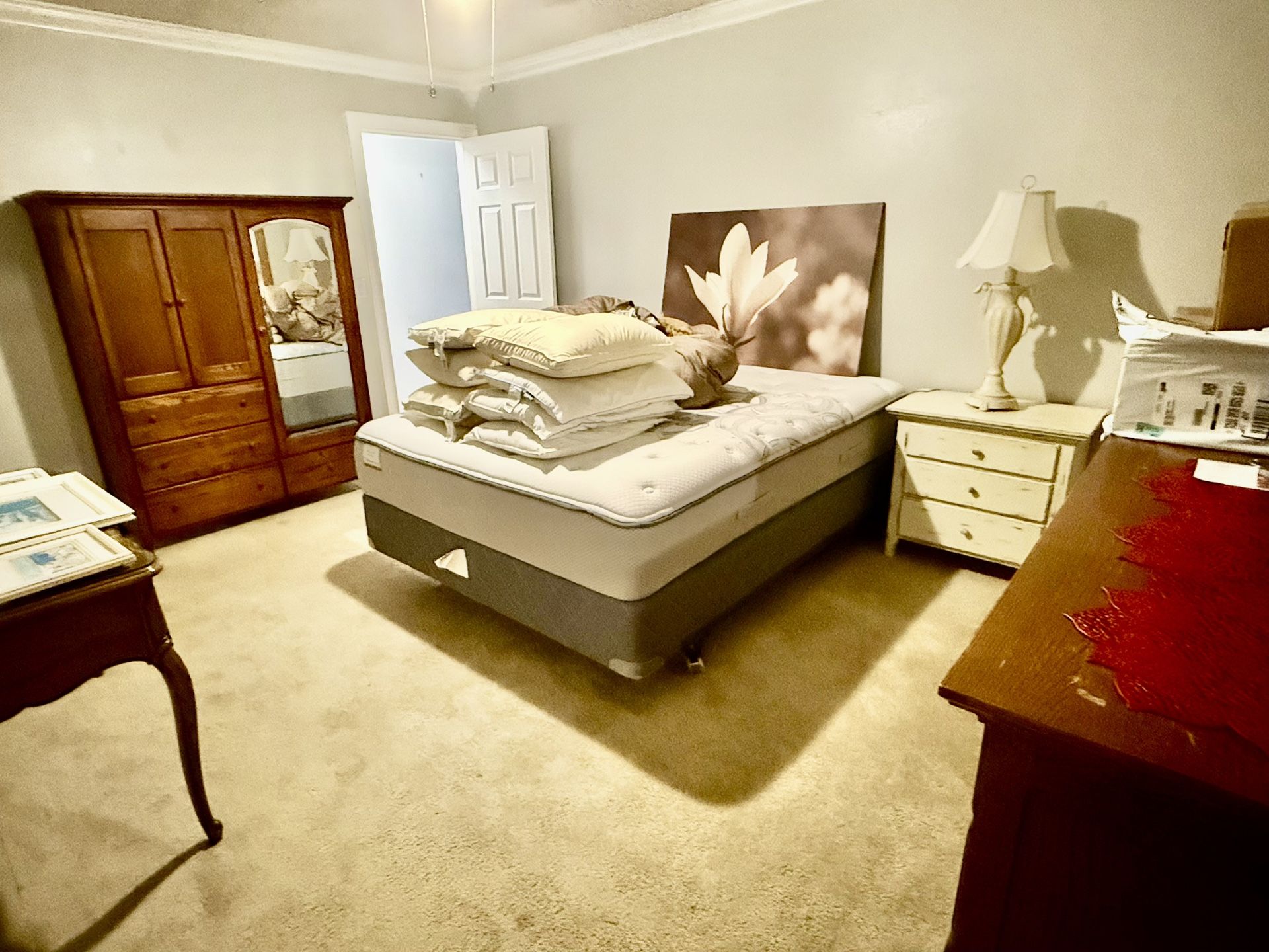 Thomasville “Impressions” 6-Piece Bedroom Collection – Solid Wood Price: $1,525 for full set