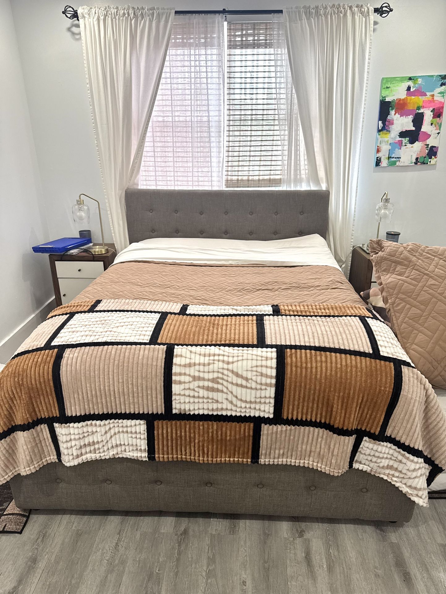 Gray Upholstered Platform Tufted Queen Lift Storage Bed with mattress