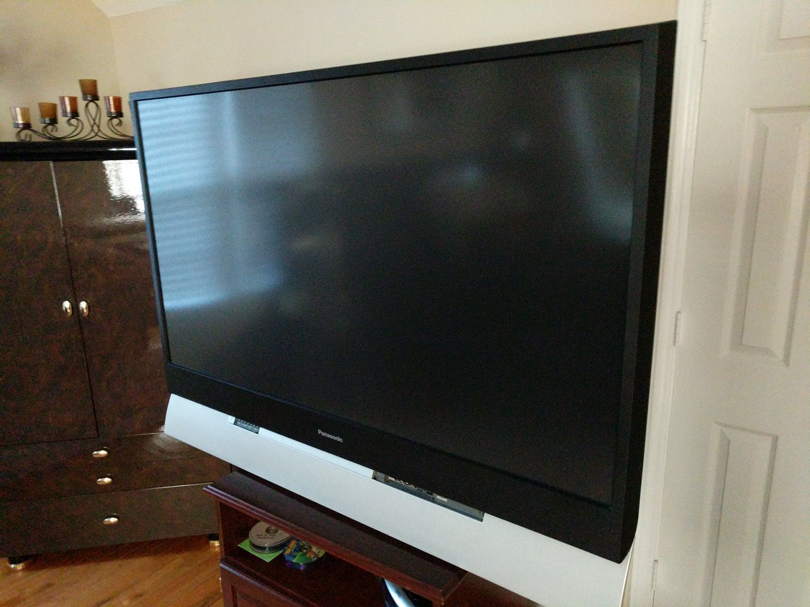 Panasonic PT-61LCX65 61-Inch Widescreen HD-Ready LCD Projection TV