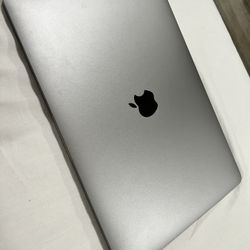 2017 Macbook Pro 13in i7 512gb