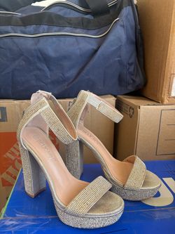 ✨ Silver sparkly heels ✨