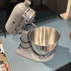 Kitchen aid Artisan 5 Quart Mixer