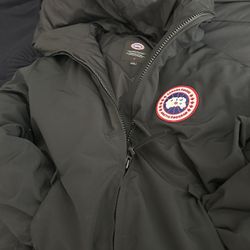Canada Goose Large Full Ski Suit With Hood 