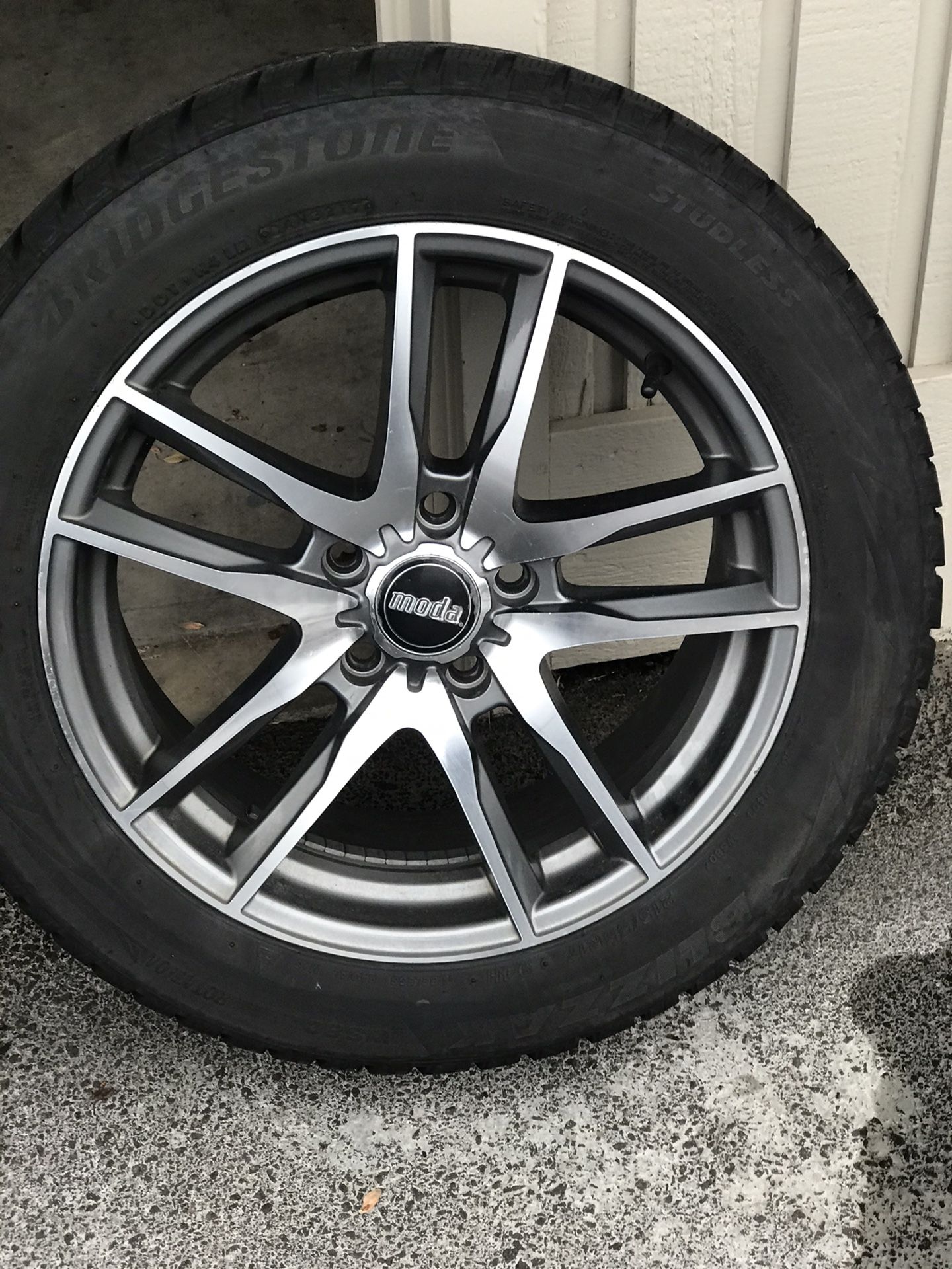 215/55R17 Blizzak Winter Tires/ModaWheels