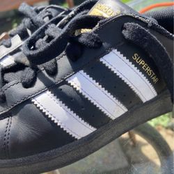 Adidas superstar Size 4.5