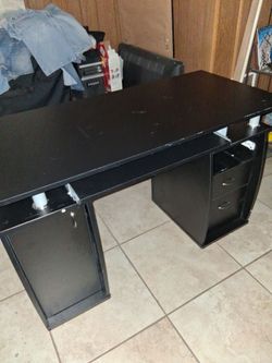 Office desk; escritorio de oficina