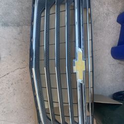18-21 Traverse Oem Used grill In Nice Condition 