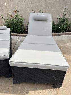 Outdoor Lounge Chairs.