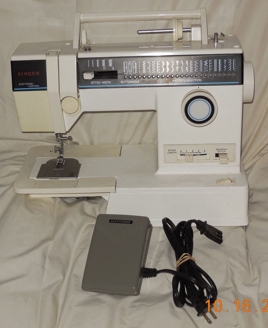 Singer sewing machine model 4562