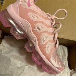 Pink Nike Vapor Max Women’s size 7