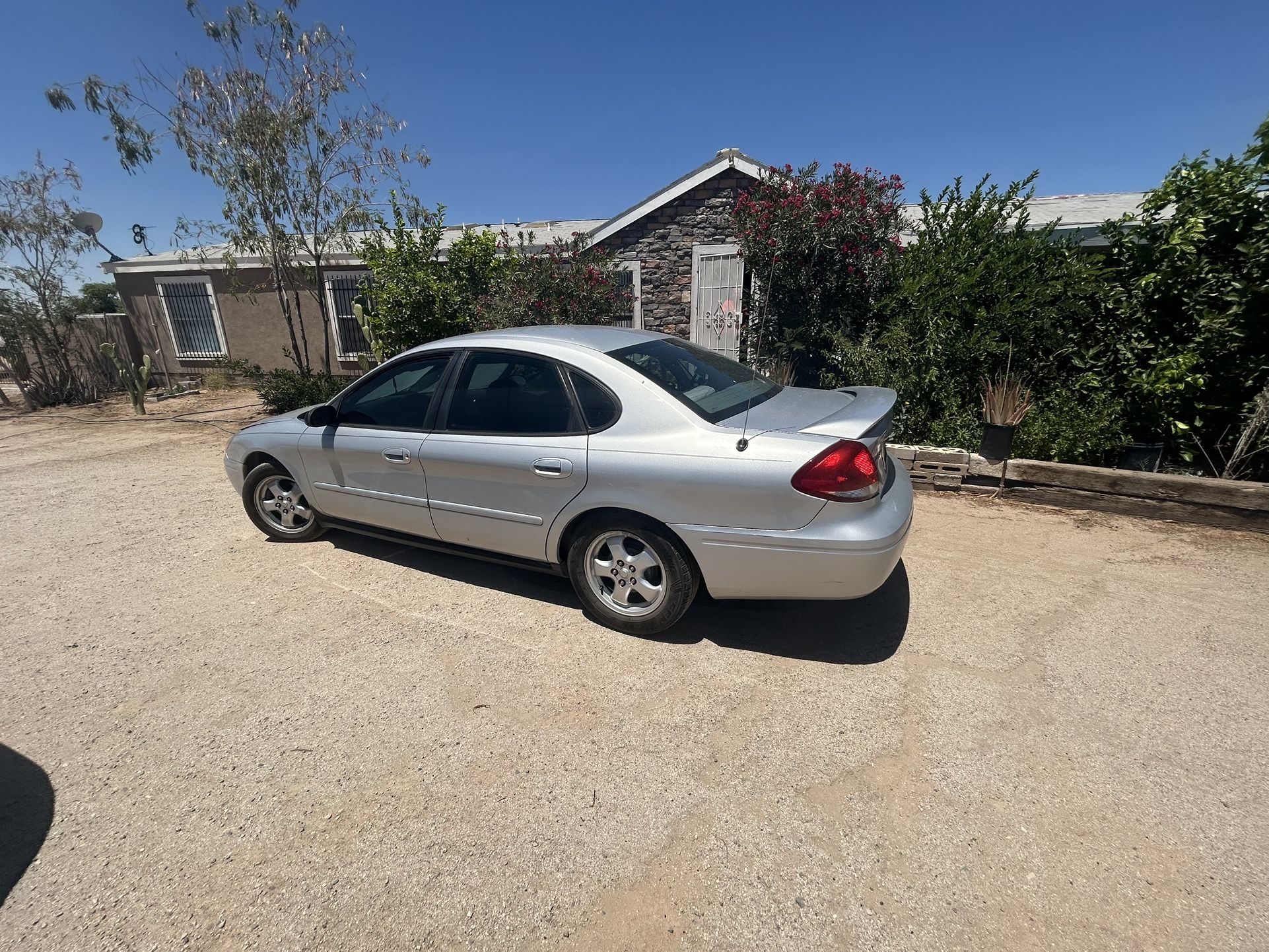 2004 Ford Taurus