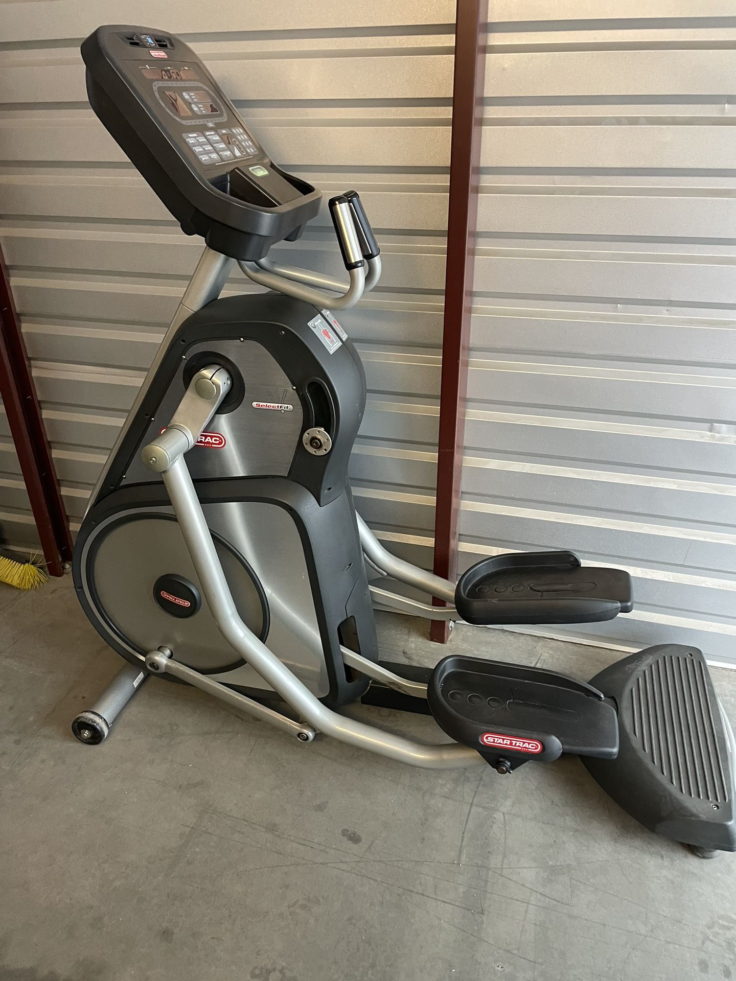 Commercial-grade Star Trac Elliptical. Sturdy, quiet, and powerful. —- Can Deliver / Install