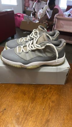 Cool grey 11’s size 10