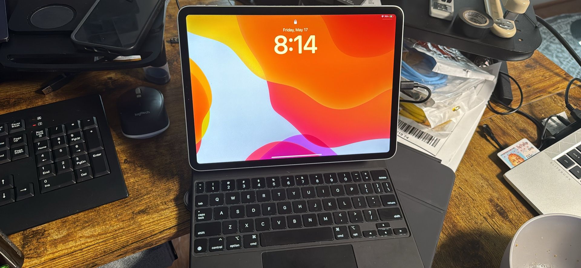 iPad Pro 2nd Gen 11” Wifi w/Magic Keyboard 