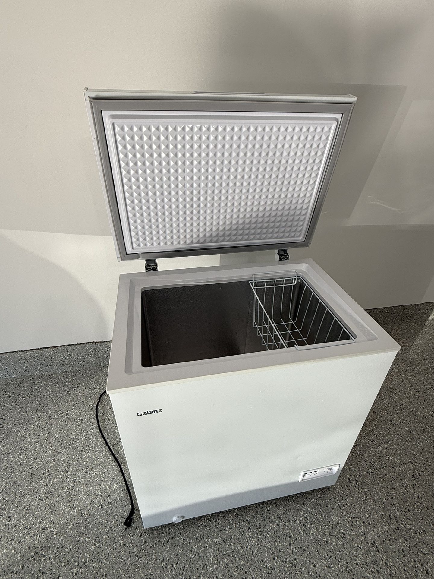 Galanz 5.0 Cu Ft Manual Defrost Chest Freezer