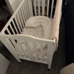 Mini crib
