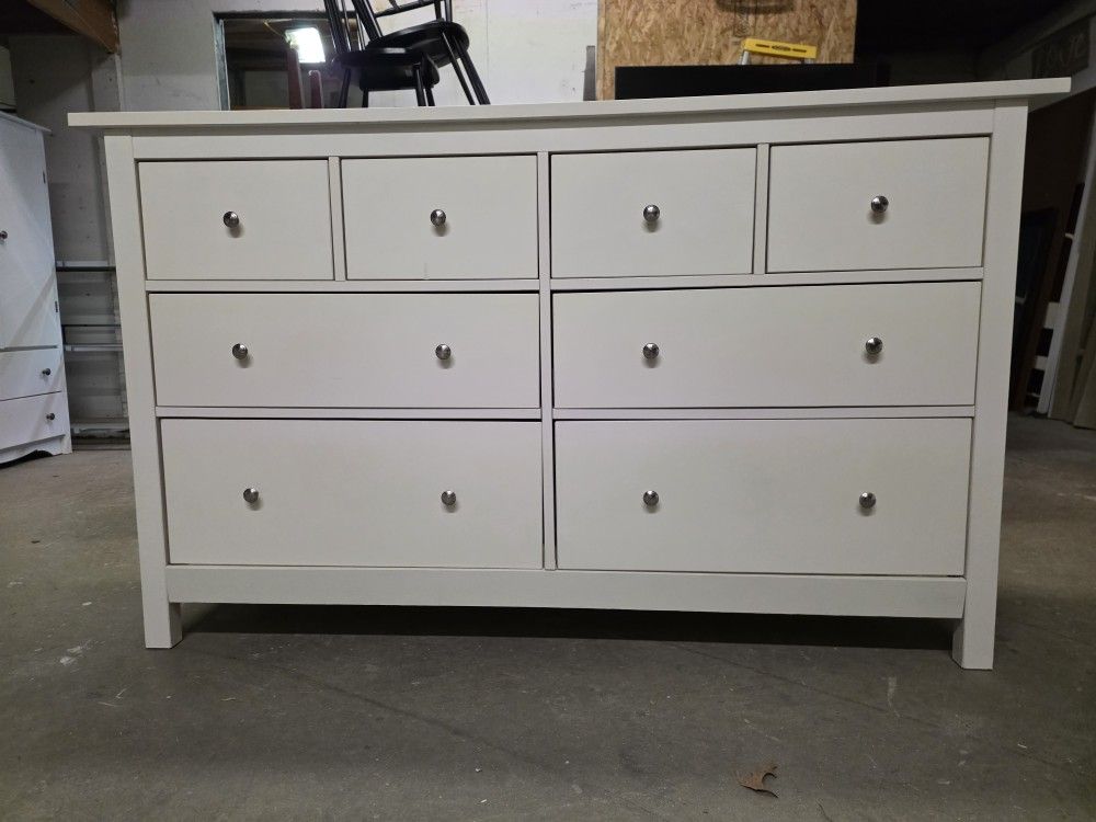 Modern Large White / Cream 8 Drawer Dresser