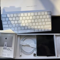 Apple Wireless Magic Keyboard 2