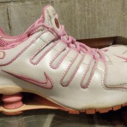 NIKE SHOX WOMEN 8.5