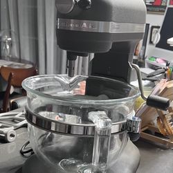 Kitchen Aid Design Pro 600 Series Mixer With Attachments 