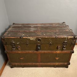 Vintage Steamer Trunk (Mendel-Drucker)