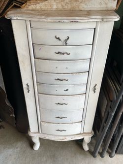Jewelry box