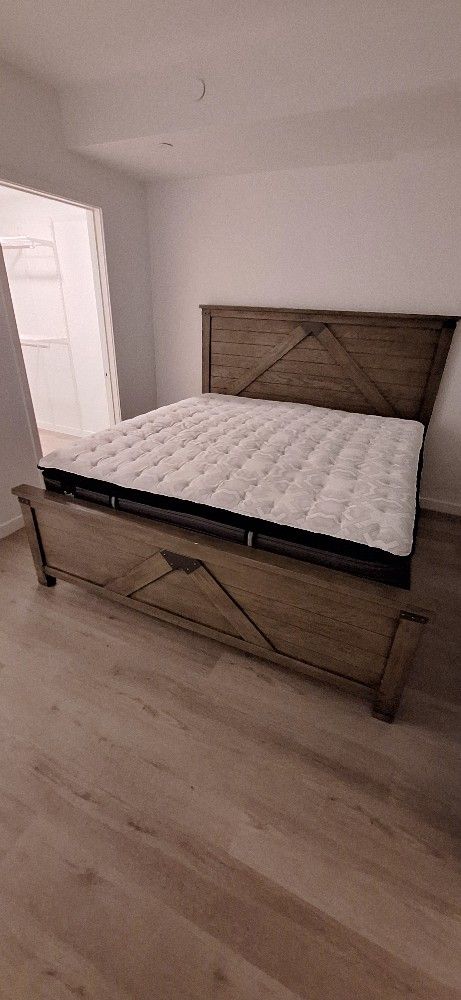 6 Piece Bedroom Set. Solid Wood.