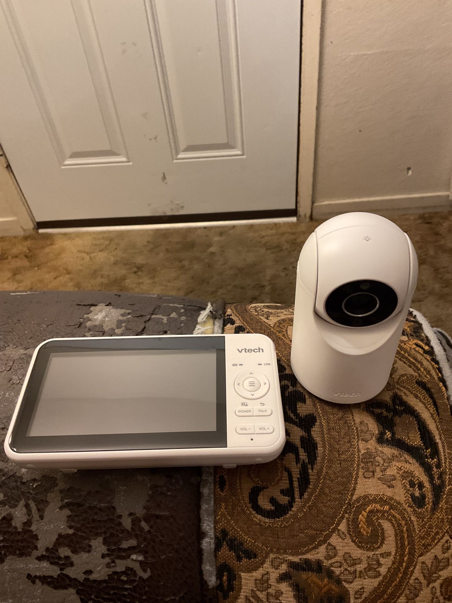 Brand New Vetch 7in Monitor With 360 Rotating Camera