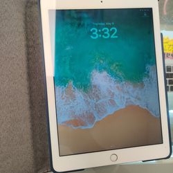 iPad 5th Gen Wi-Fi 128gb Storage and New Case 