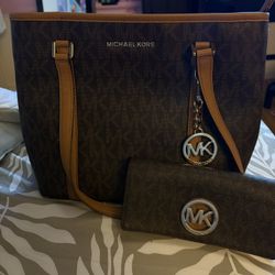 Michael Kors Purse & Wallet 