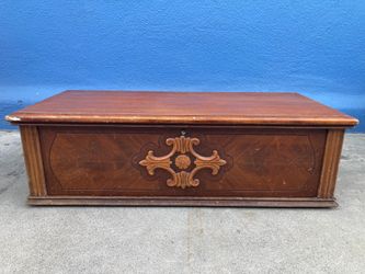 Lane Altavista wooden cedar wood storage trunk chest vintage antique walnut