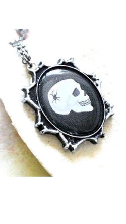 New skull handmade necklace