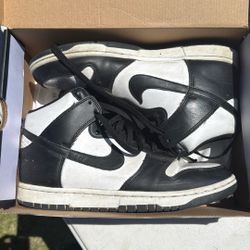 Nike Dunks, Black And White, Size 8 in Men, 