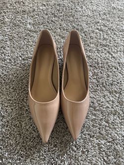 Women’s Nude Patent Leather Pointed Toe Kitten Heels Size 38