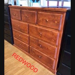 9 Drawer Pinewood Dresser /Cómoda Pino 9 Cajones 