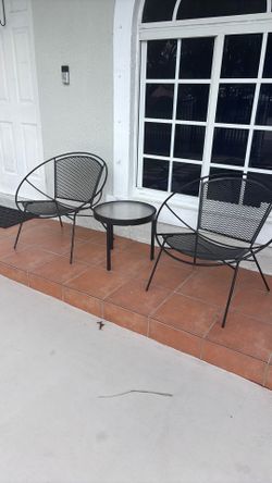 Chairs with side table
