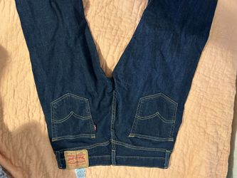 Levis 513
