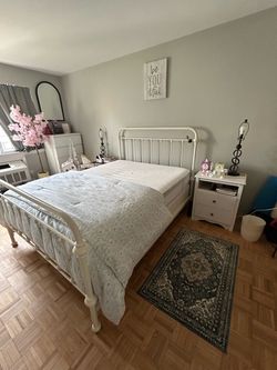 Queen size bed