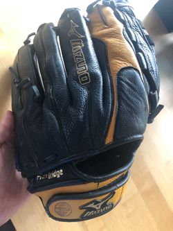 Genuine leather adult baseball ⚾️ glove by Mizuno - great 👍🏼 condition. Meet in HB…$49 CASH… see last picture for size and model number