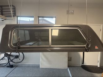Leer 100XR Camper Shell — Fits 2019+ GMC Sierra 1500 5'8" Bed