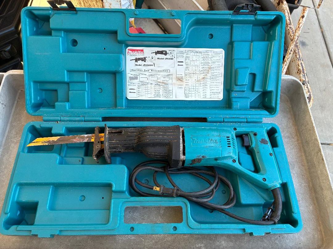 Makita reciprocating saw with case for Sale in San Diego, CA - OfferUp