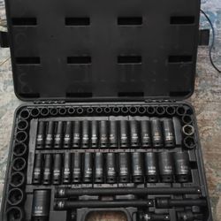 QUINN Master Impact 61 Piece Socket Set For Sale