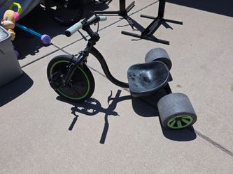 Madd Gear Drift Trike in black and green