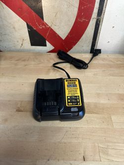 Dewalt 20v/12v Charger Station