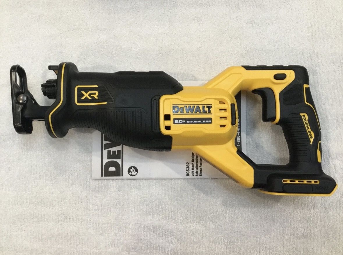 New Dewalt DCS382B 20V 20 Volt Max XR Brushless Variable Speed Reciprocating Saw